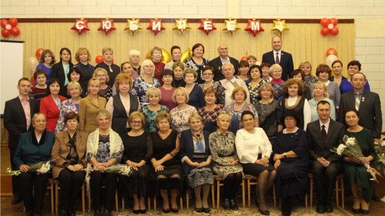 Школа 16 учитель физики. Быкова надежда ильинична. Коллектив учителей начальных классов. Преподаватели 16 школы. Школа 16 киселевск учителя.