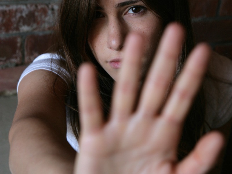 Сломает девственницу. Дефлорация молоденьких. Последняя девственница в классе. Сломает девственницу. Порвал маленькой девочке.