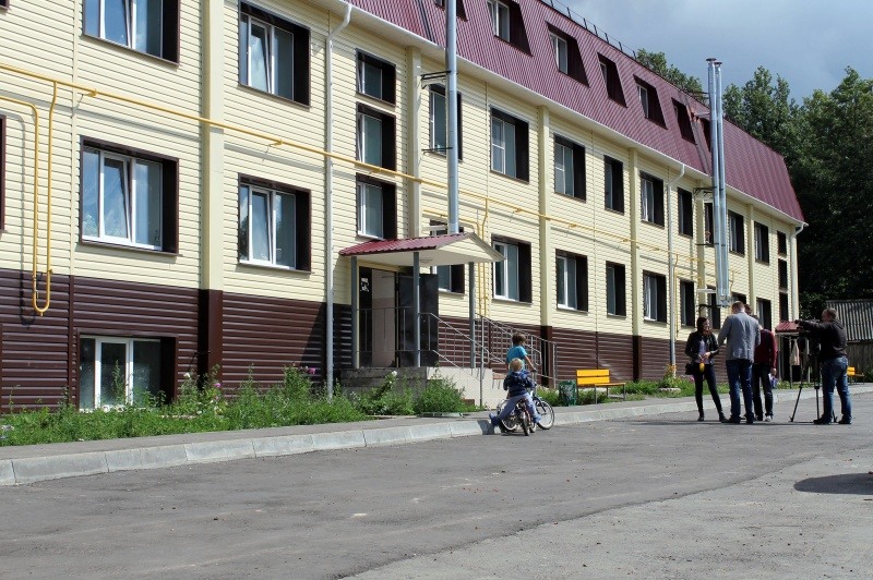 Новые дома в ибресях. Тихвин дом для переселения из ветхого жилья. Аварийное жилье чувашия. Посёлок ибреси чувашия. Чебоксары богданка бараки.