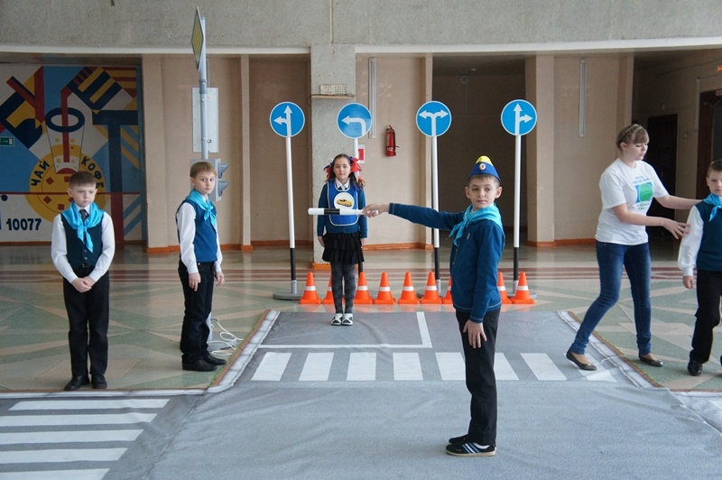 Безопасность дорожного движения в школе. Урок пдд в школе. Мероприятия по пдд. Пдд занятия в школах. Безопасность дорожного движения.