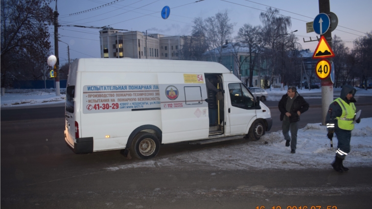 микроавтобус чебоксары. волга скорая помощь. уаз аварийно-газовая служба газпром. автобус чебоксары. служба скорой медицинской помощи.