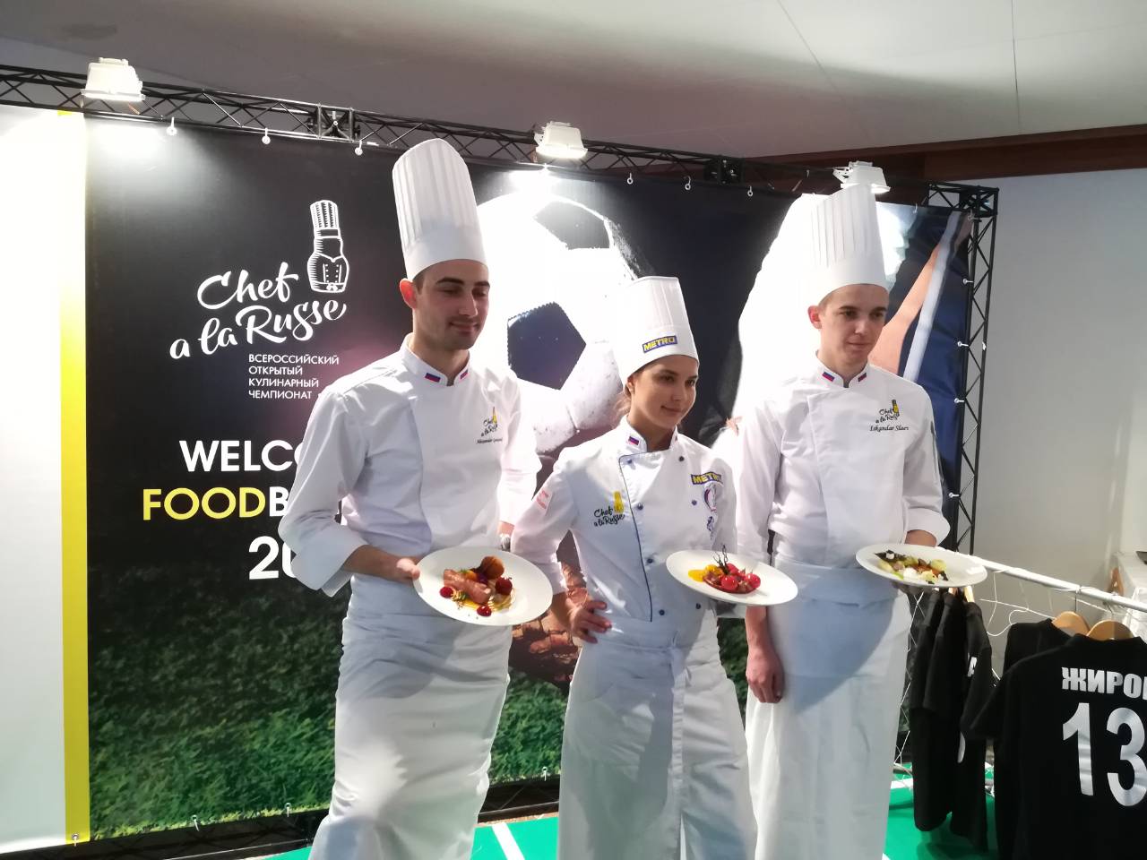 Шеф повар чебоксары. Шеф повар чебоксары. Антон тихий шеф-повар. Повара на колесах шоу. Алексей алексеев шеф-повар.