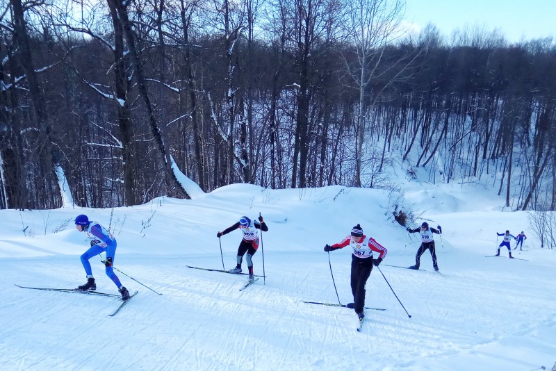 горные лыжи чебоксары. волжанка чебоксары горнолыжный спуск. горнолыжный спуск вертикаль чебоксары. школа горных лыж. волжанка чебоксары горнолыжный спуск.